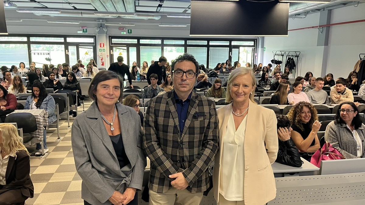 Ogni gesto che farete sarà ricordato dai pazienti per sempre: l'Insubria dà il benvenuto a 206 matricole di Infermieristica