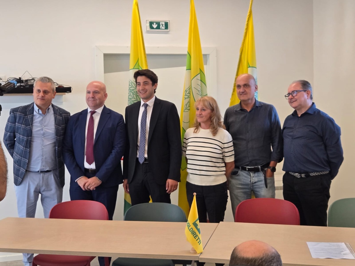 https://www.varesenoi.it/fileadmin/archivio/varesenoi/2026/10/Oggi_la_firma_dell_accordo_Coldiretti_Csel_a_Varese__1_.jpeg