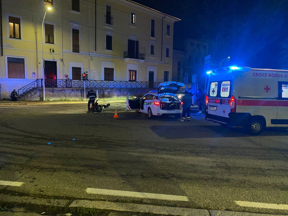 FOTO. Scontro tra un'auto e una moto a Busto, feriti un 16enne e un ...