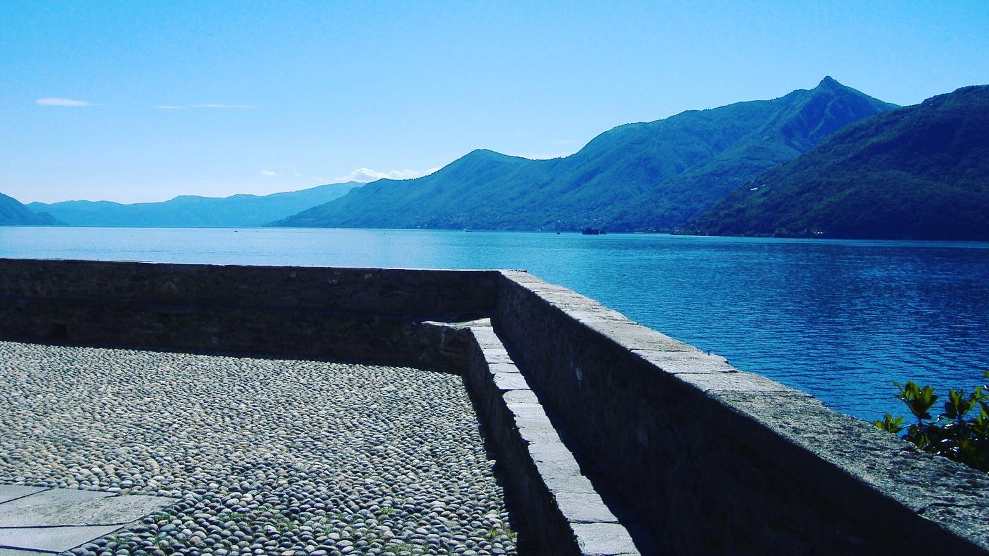 https://www.varesenoi.it/fileadmin/archivio/varesenoi/MaccagnoPanoramaLago_terrazzo_.jpg