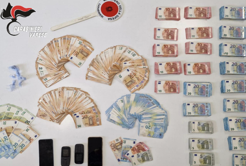tentavano la fuga con un “tesoro” in contanti – Varesenoi.it tentavano la fuga con un “tesoro” in contanti – Varesenoi.it
