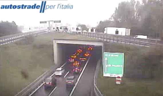due giovani soccorsi e code verso Milano all’altezza di Gallarate – Varesenoi.it due giovani soccorsi e code verso Milano all’altezza di Gallarate – Varesenoi.it