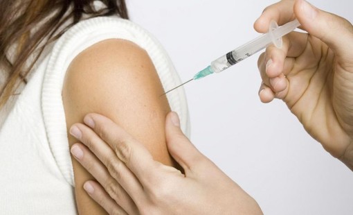 Vaccinazioni antinfluenzali: da oggi prenotazioni per gli over 65 sul portale della Regione