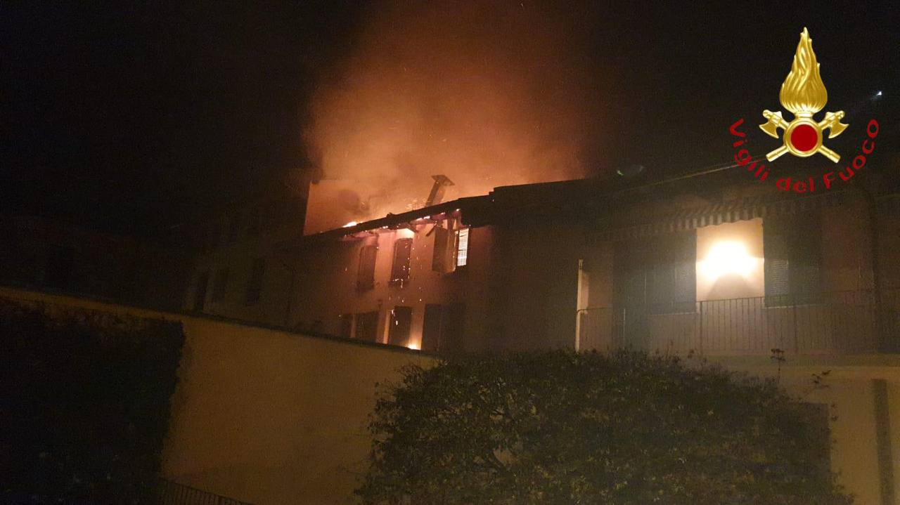 completamente distrutto il tetto dell’edificio – Varesenoi.it completamente distrutto il tetto dell’edificio – Varesenoi.it