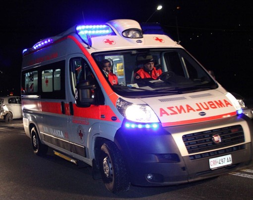 Scontro auto-moto nella notte in Valcuvia: diciassettenne finisce al pronto soccorso