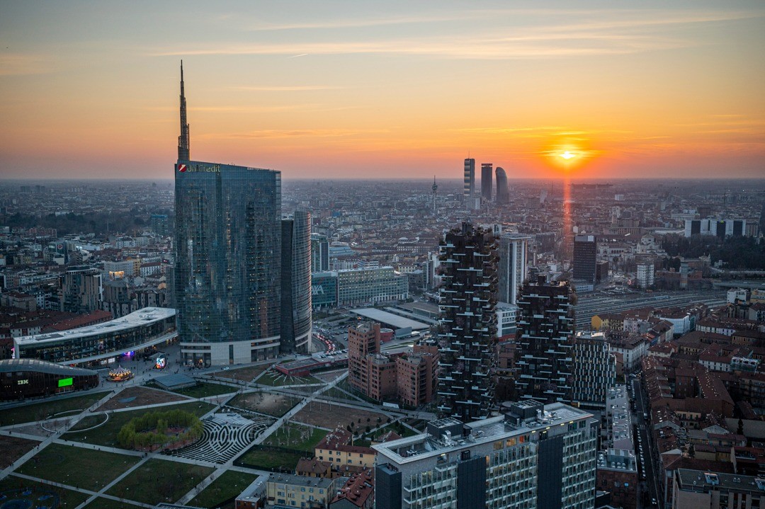 https://www.varesenoi.it/fileadmin/archivio/varesenoi/belvedere_palazzo_lombardia_.jpeg