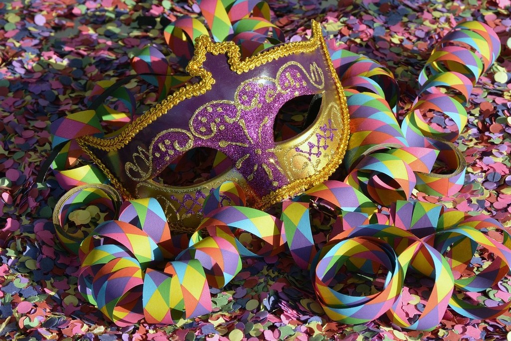 Il Carnevale arriva anche a Viggiù: maschere e carri pronti a colorare le  vie del paese 