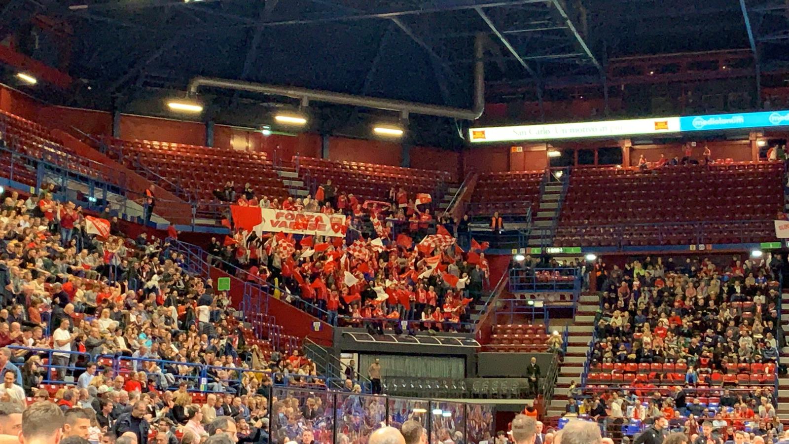 Tifosi_Varese_al_Forum.jpeg