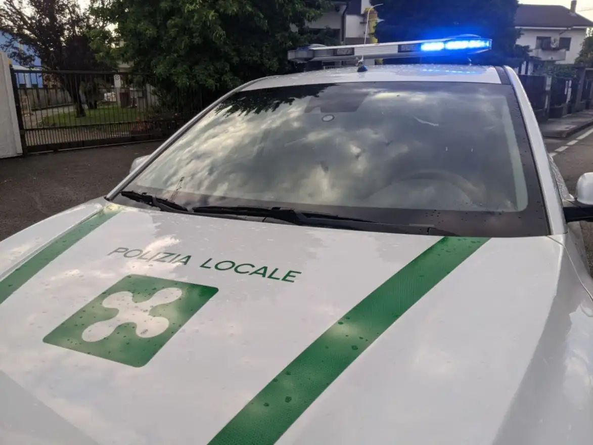 per uscire di casa chiede aiuto alla polizia locale – Varesenoi.it per uscire di casa chiede aiuto alla polizia locale – Varesenoi.it