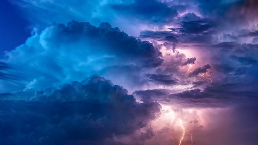 Il caldo torrido se ne va, ecco la pioggia. Il Centro Geofisico: «Dal pomeriggio forti temporali, occhio alla grandine» Il caldo torrido se ne va, ecco la pioggia. Il Centro Geofisico: «Dal pomeriggio forti temporali, occhio alla grandine»