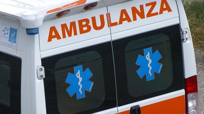 https://www.varesenoi.it/fileadmin/archivio/varesenoi/varese/Ambulanza_scrittadietro__16.jpg
