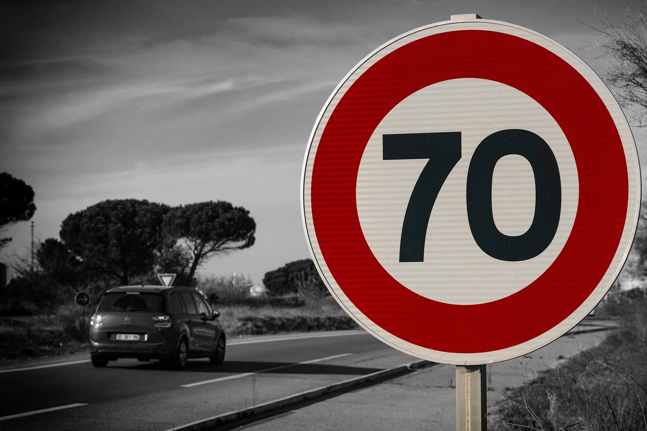 il limite di velocità scende da 90 a 70 km/h tra Sangiano e Laveno – Varesenoi.it il limite di velocità scende da 90 a 70 km/h tra Sangiano e Laveno – Varesenoi.it