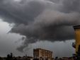 La shelf cloud su Varese (foto Gianluca Bertoni)