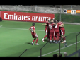 Tutti su Escudero dopo l'1-0 Tutti su Escudero dopo l'1-0