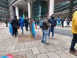 La manifestazione di protesta dei lavoratori della Beko in piazza al Pirellone