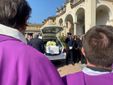 Varese e Biumo si sono fermate per l'ultimo abbraccio a Matteo