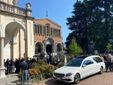 Varese e Biumo si sono fermate per l'ultimo abbraccio a Matteo