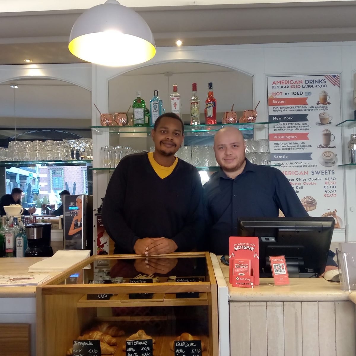 Atrium Bistrot, il locale che &quot;lavora&quot; per il rilancio di piazza Cacciatori delle Alpi