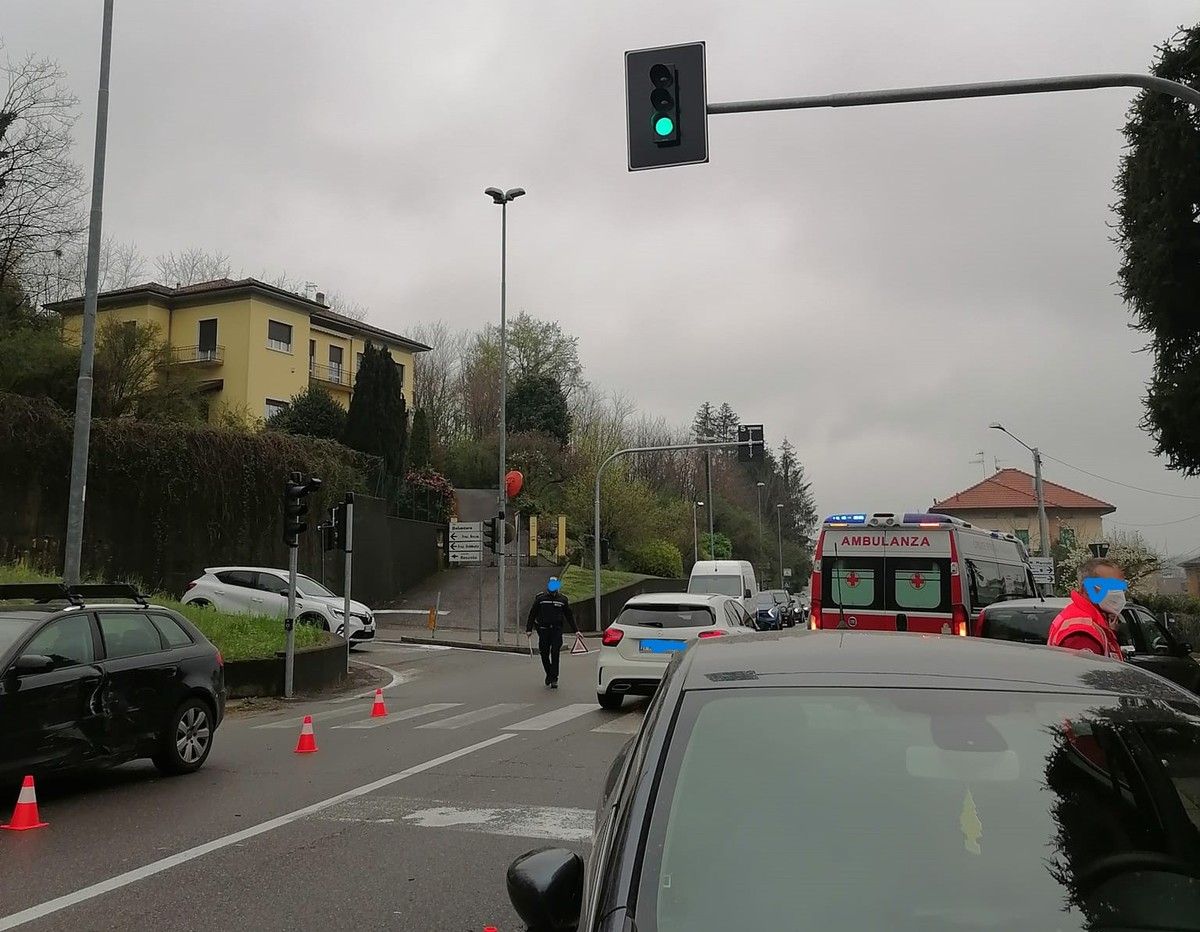 Foto dalla pagina Facebook &quot;Daverio&quot; della vicesindaco Chiara Vezzini