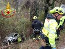 FOTO. Auto vola nella scarpata lungo la strada per il Sacro Monte: automobilista ferita FOTO. Auto vola nella scarpata lungo la strada per il Sacro Monte: automobilista ferita