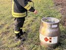 Sopralluogo a Fagnano: un primo telo per frenare l'odore di gas, ora si attende la bonifica Sopralluogo a Fagnano: un primo telo per frenare l'odore di gas, ora si attende la bonifica