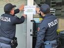 Spari in un bar del centro di Varese, un ferito: arrestato un uomo di 44 anni. Locale chiuso per un mese