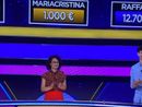 L'applauso dfinale del pubblico e di Gerry Scotti per Mariacristina, che contraccambia. A destra il nuovo giovane campione bolognese L'applauso dfinale del pubblico e di Gerry Scotti per Mariacristina, che contraccambia. A destra il nuovo giovane campione bolognese