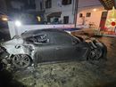 Auto in fiamme in un cortile nel Comasco: tre persone soccorse dopo aver inalato fumo Auto in fiamme in un cortile nel Comasco: tre persone soccorse dopo aver inalato fumo