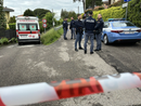 La polizia e l'ambulanza sul luogo dell'aggressione, in via Menotti a Varese