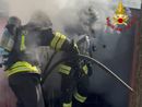 Incendio a Malnate, prende fuoco un deposito di attrezzi