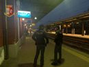 Aggredisce un agente della polizia ferroviaria con uno schiaffo davanti alla stazione a Varese: manette e daspo