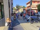 Via XXV Aprile a Besozzo subito dopo l'incidente mortale Via XXV Aprile a Besozzo subito dopo l'incidente mortale