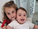 Matilde con il fratellino Tommaso nella foto inviata in redazione dalla mamma Matilde con il fratellino Tommaso nella foto inviata in redazione dalla mamma
