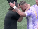 L'abbraccio di Gianluca Porro all'attaccante albanese Ergys Ballgjini, due gol nella sfida salvezza di ieri vinta 3-0 dal Legnano con il Robbio (foto tratta da Paolozerbi.com)