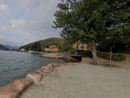 La spiaggia di Porto Ceresio in cui domenica si è scatenata una rissa tra giovani