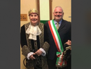 Gianni Vella nei panni di Re Guzz con il sindaco Mastromarino Gianni Vella nei panni di Re Guzz con il sindaco Mastromarino