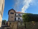 L'incendio del tetto dello stabile di via Maspero a Varese
