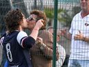 IL BACIO DELLA VARESINA - Max Di Caro bacia nonna Ebe dopo il gol della promozione in Eccellenza: lo spirito e l'identità della Varesina restano intatti, impossibili da tradire per chiunque, e sono racchiusi in questa immagine di Enrico Scaringi