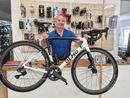 Angelo Zoccarato, il “Zocca”, classe 1964 nel suo “Zocca Cicli” in via Giovanni Amendola 5 a Masnago