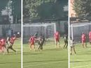 Il tocco in area, la palla in rete e l'esultanza di Romero per il gol decisivo Il tocco in area, la palla in rete e l'esultanza di Romero per il gol decisivo