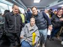 L'ultima volta di Giusy Biagioni con i suoi Mastini nel saluto ai tifosi alla fine della scorsa stagione: qui con il suo Sandro, che aspettiamo tutti lunedì sera al palaghiaccio, e capitan Vanetti L'ultima volta di Giusy Biagioni con i suoi Mastini nel saluto ai tifosi alla fine della scorsa stagione: qui con il suo Sandro, che aspettiamo tutti lunedì sera al palaghiaccio, e capitan Vanetti