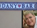 I fiori, le lacrime, l'affetto di Besozzo per Daniela Vanin e il suo Dany Bar: «Era forza, coraggio, dignità, cuore, gentilezza e generosità» I fiori, le lacrime, l'affetto di Besozzo per Daniela Vanin e il suo Dany Bar: «Era forza, coraggio, dignità, cuore, gentilezza e generosità»