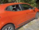 Il finestrino dell'auto rotto dai ladri nei pressi del Chiostro di Voltorre a Gavirate Il finestrino dell'auto rotto dai ladri nei pressi del Chiostro di Voltorre a Gavirate