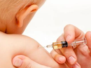 Da pediatri e neonatologi una guida contro paure e bufale: come proteggere davvero i bambini con la vaccinazione