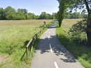 La ciclopedonale del lago a Galliate Lombardo (foto da Google Street View)