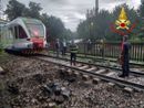 Maltempo, nel Lecchese treno fermato a pochi metri da una voragine Maltempo, nel Lecchese treno fermato a pochi metri da una voragine