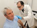 Palazzo Estense punta sulla prevenzione: sindaco, assessore e consigliere si vaccinano contro l'influenza: «Proteggiamo la comunità»