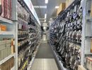 Foto d'archivio di uno scaffale di un negozio Cz Store Foto d'archivio di uno scaffale di un negozio Cz Store