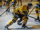 Alessio Piroso, 29 anni, settima stagione a Varese: quando lo speaker dell'Acinque Ice Arena urla il suo nome viene giù tutto (foto Galbiati)