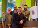 Un trolley Valigeria Ambrosetti targato Golden Egg consegnato da Paolo a Fulvione e alla sua grande famiglia: quando si uniscono due eccellenze del gusto varesino nascono questi capolavori Un trolley Valigeria Ambrosetti targato Golden Egg consegnato da Paolo a Fulvione e alla sua grande famiglia: quando si uniscono due eccellenze del gusto varesino nascono questi capolavori